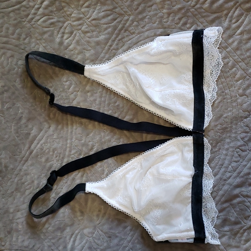 VICTORIA'S SECRET TRIANGLE BRALETTE MED